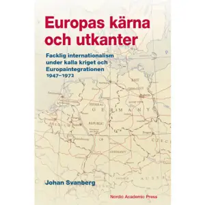 Vad är facklig internationalism? I Europas kärna och utkanter undersöker Johan Svanberg frågan genom att studera fackligt internationellt samarbete i metall- och verkstadsindustrin under kalla kriget, med fokus på efterkrigstidens Europaintegration. I blickfånget står Internationella metallarbetarfederationen och Svenska metallindustriarbetareförbundet.Svanberg kartlägger hur integrationen av de europeiska marknaderna EEG och EFTA påverkade de fackliga förutsättningarna för att försvara medlemmarnas ekonomiska och sociala intressen. Tack vare samverkan över gränserna kunde gemensamma ståndpunkter utmejslas på internationell facklig nivå. Författaren visar också hur konflikten mellan socialdemokrater och kommunister drev Internationella metallarbetarfederationen i en integrationsbejakande riktning och hur fackliga ledare i kalla krigets väst agerade för att påverka Europaintegrationen.    Format Inbunden   Omfång 413 sidor   Språk Svenska   Förlag Nordic Academic Press   Utgivningsdatum 2023-01-17   ISBN 9789189361454  