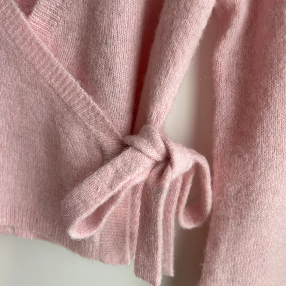 Rosa omlottkofta från Gina Tricot - 90