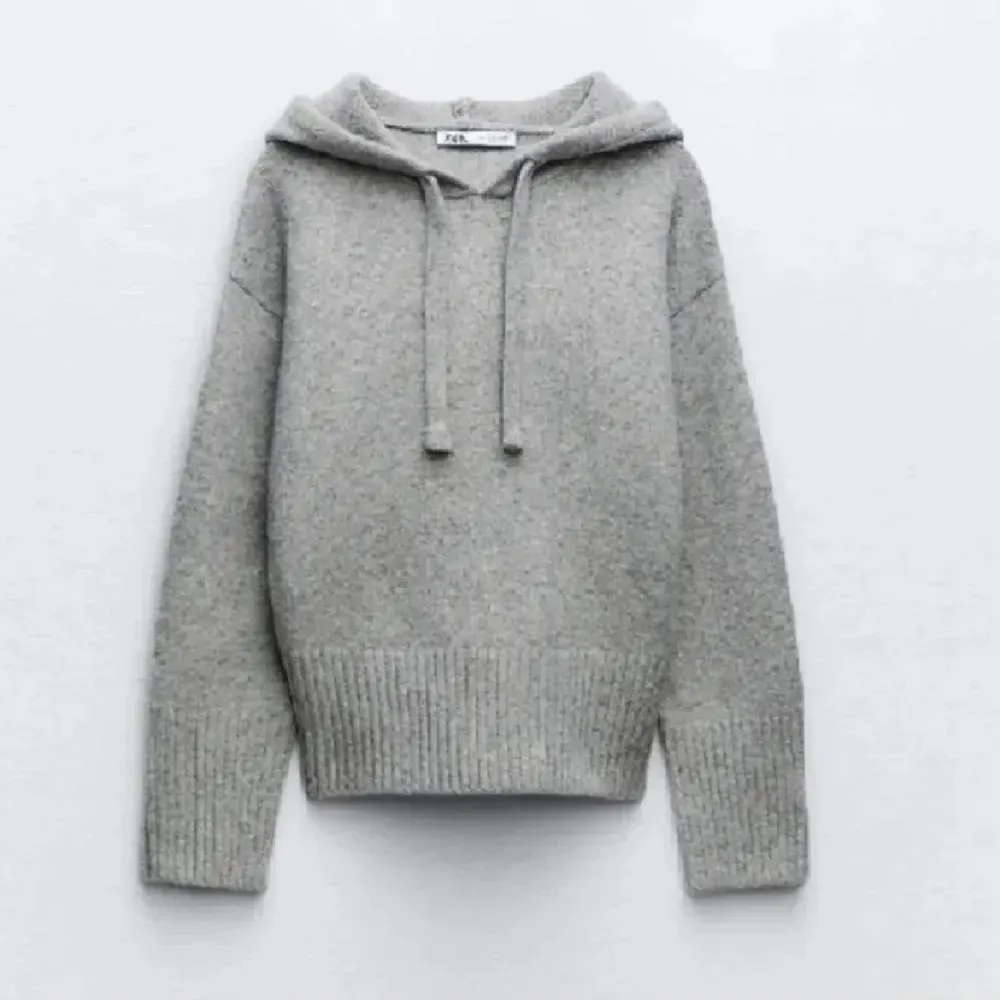 Populär stickad hoodie från Zara. Bra skick💓. Tröjor & Koftor.