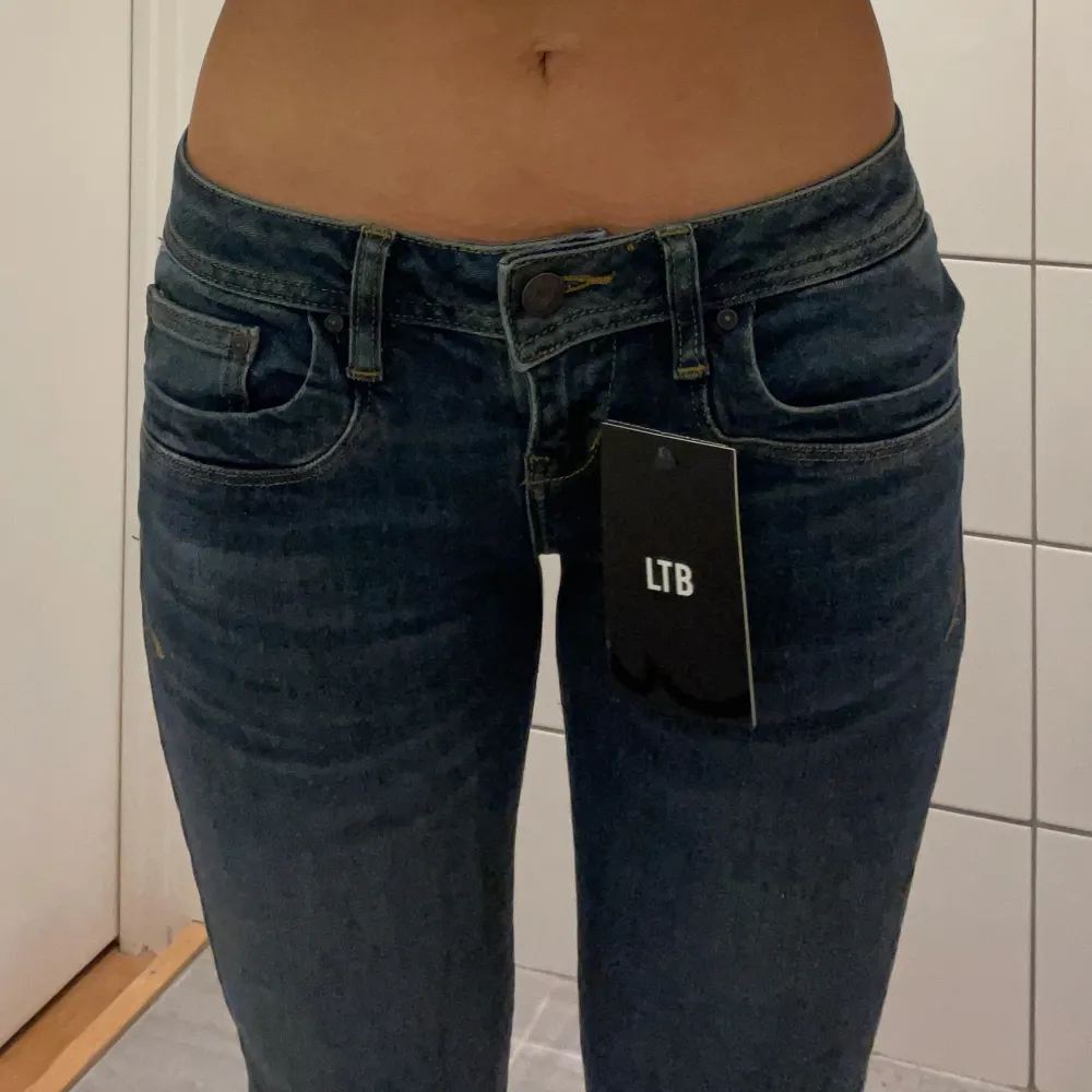 Jättefina LTB jeans med prislapp kvar i storlek 25/32!! Säljer åt min syster då det inte går att skicka tillbaka längre tyvärr. Pris kan diskuteras vid snabb affär💓. Jeans & Byxor.