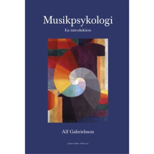 Musikpsykologi : en introduktion (bok, kartonnage) - Musikpsykologi är läran om upplevelser och beteenden i samband med musik. Det är alltså ett angeläget ämne för alla som lyssnar till musik, likaså för alla som utövar och skapar musik.Vi möter musik dagligen och använder den på många olika sätt. Den kan finnas med enbart som bakgrund till annan aktivitet eller fungera som sällskap. Men då och då kan det hända att man blir helt uppslukad och hänförd av musiken bortom tid och rum.Olika människor reagerar på olika sätt och har olika musiksmak. Man kan också reagera olika i olika situationer, t.ex. om man lyssnar i ensamhet eller tillsammans med andra. Vad är det för egenskaper i musiken, i människan och i situationen som inverkar på upplevelsen?En angelägen fråga för varje musiker är hur man på bästa sätt lär sig att utföra musik på ett uttrycksfullt och engagerande sätt. Kan man nå ett tillstånd av "flow" där allt tycks gå av sig självt och man överträffar sig själv? Och kan kompositörer uppleva "flow" i sitt musikskapande?Hur sker musikalisk utveckling hos barn och ungdomar? Hur kan musikaliska underbarn utföra musik på hög nivå så tidigt i livet? Vad menas egentligen med musikalitet och hur kan den ta sig uttryck?Boken är tänkt som en grundkurs i musikpsykologi för musikstuderande på olika nivåer men vänder sig allmänt till alla som är intresserade av frågor om hur vi använder och påverkas av musik.Alf Gabrielsson är professor emeritus i psykologi vid Uppsala Universitet. Han har särskilt ägnat sig åt forskning och undervisning i musikpsykologi. Han är också utbildad organist och ledamot i Kungl. Musikaliska Akademien.    Format Kartonnage   Omfång 443 sidor   Språk Svenska   Förlag Gidlunds förlag   Utgivningsdatum 2021-01-14   ISBN 9789178444403  