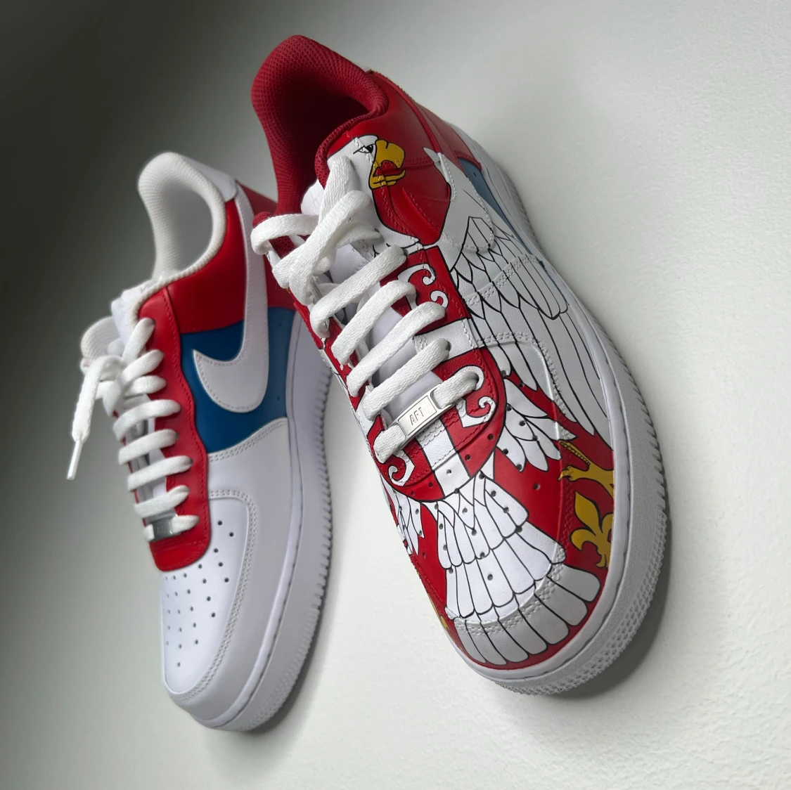 Professional Sneaker Customizer / Nike AF1 custom designad by @mbluxurynails - 90