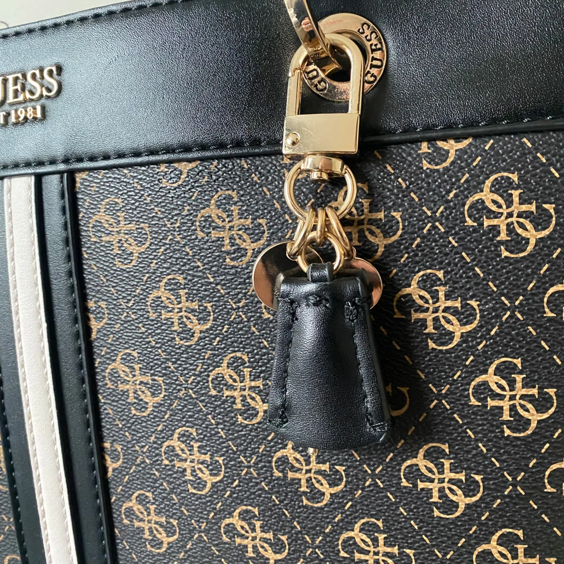 Guess Noelle Elite väska - 93