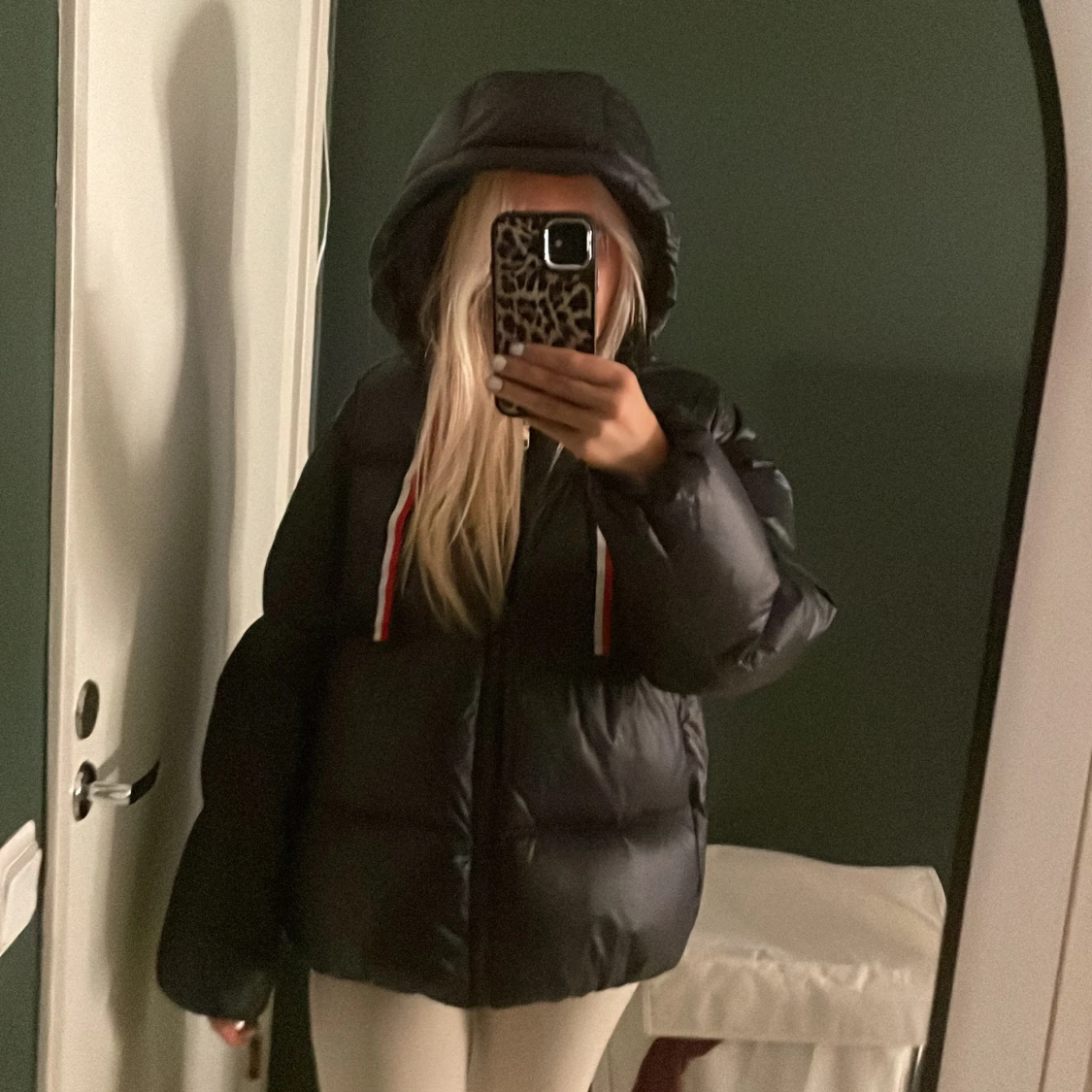 Marinblå dunjacka från Tommy Hilfiger - 90