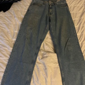 Baggy vailent jeans  - Säljer ett par baggy vailent Jeand