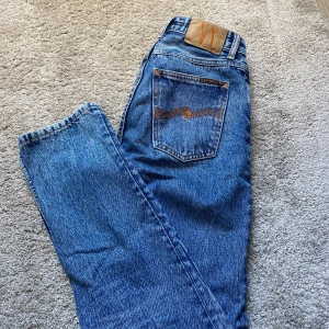 Jeans - Använda ett fåtal gånger. Inga defekter. 