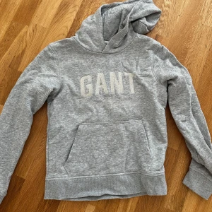 Gant hoddie barn  - Fin gant hoddie i storlek 146/152 