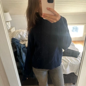Stickad tröja  - Jätte fin nästan oanvänd tröja perfekt till hösten💓