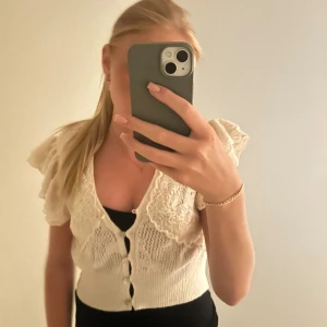Topp från zara i storlek s💗💗 - En blus/topp ifrån zara i storlek s, använd 1-2 gånger💗💗