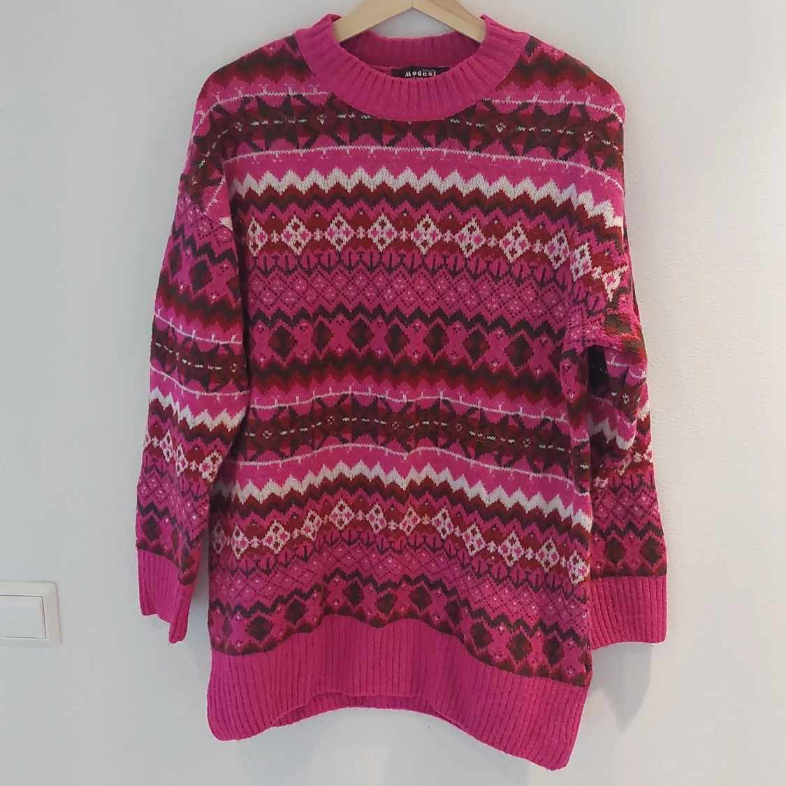 Mönstrad stickad tröja från DeFacto