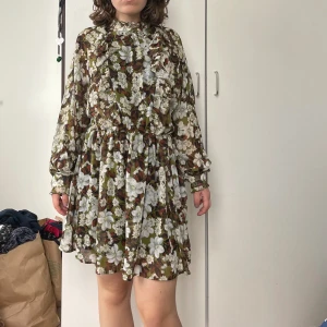 Klänning Chiquelle  - Aldrig använd  Som ny Storlek S