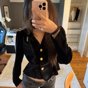 saint laurent vintage svart kofta - vintage YSL kofta köpt från vestiaire collective ♡ 