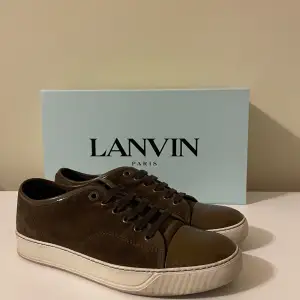 Hej! Säljer nu dessa sjukt snygga lanvin skor. Skorna är i superfint skick! Sitter oftast en storlek större 