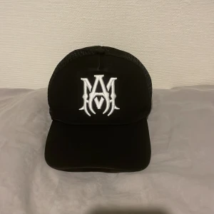 Amiri keps - Kepsen är i bra skick 9/10.Tveka inte att skriva till mig om du har några frågor. 