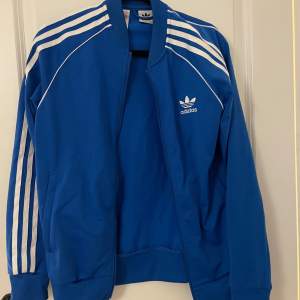 Adidas tröja storlek 160