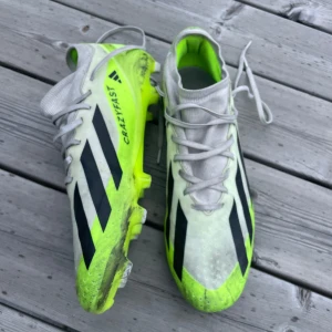 Crazyfast dobbar - Ett par pro Crazy fast fotbollskor i storlek 44 passar 45. Skriv över minsta fundering!⚽️ 