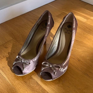 Fina klackar  - Superfina klackar från replay🌺