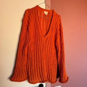 Stickad tröja  - Underbar orange stickad tröja 🧡