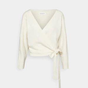 Omlott tröja - slutsåld, i perfekt skick, oanvänd