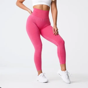 NVGTN TIGHTS  - Säljer dess nvgtn tights i hot pink! Storlek S💗💗Ny pris är 48US$