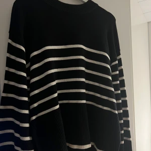 Randig tröja från Gina - Randig tröja från Gina i fint skick. Fler bilder kan skickas vid intresse!