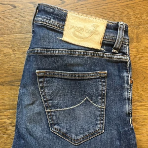 Jacob Cohen jeans  - Säljer dessa Jacob Cohën jeans i storlek 32. Jeansen är i utmärkt skick. Modellen på jeansen är 688. Skriv om du har några frågor.