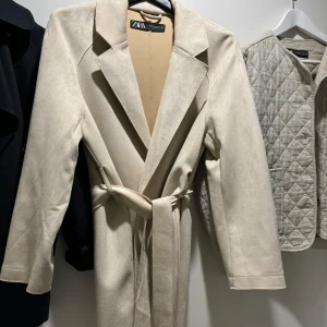 Kappa från zara  - Jätte fin längre kappa från zara❤️ aldrig använd, storlek xs 