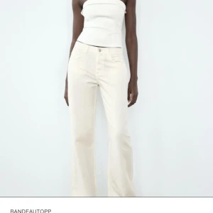 Vit zara bandeutopp - Supersnygg bandeutopp från zara. Helt oanvänd. Nypris 299kr