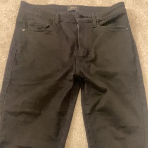 Only jeans - Säljer mina jättefina bootcut jeans ifrån only! jättefint skick och så sköna! dom är stretchiga❤️
