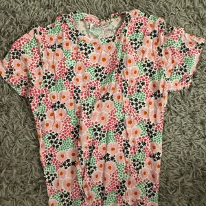 Tröja - Me&i tröja gjort av mycket bra material och är i bra kvalite💕superfin på