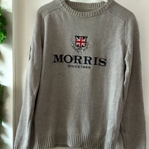 Grå stickad tröja från Morris - Säljer en grå morriströja, storlek S
