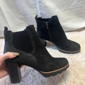 Svarta stövletter - Svarta stövletter 