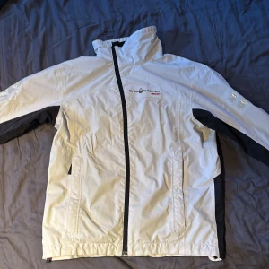 SAIL RACING GORETEX - SAIL RACING GORETEX JACKA. En perfekt regnjacka nu till hösten 