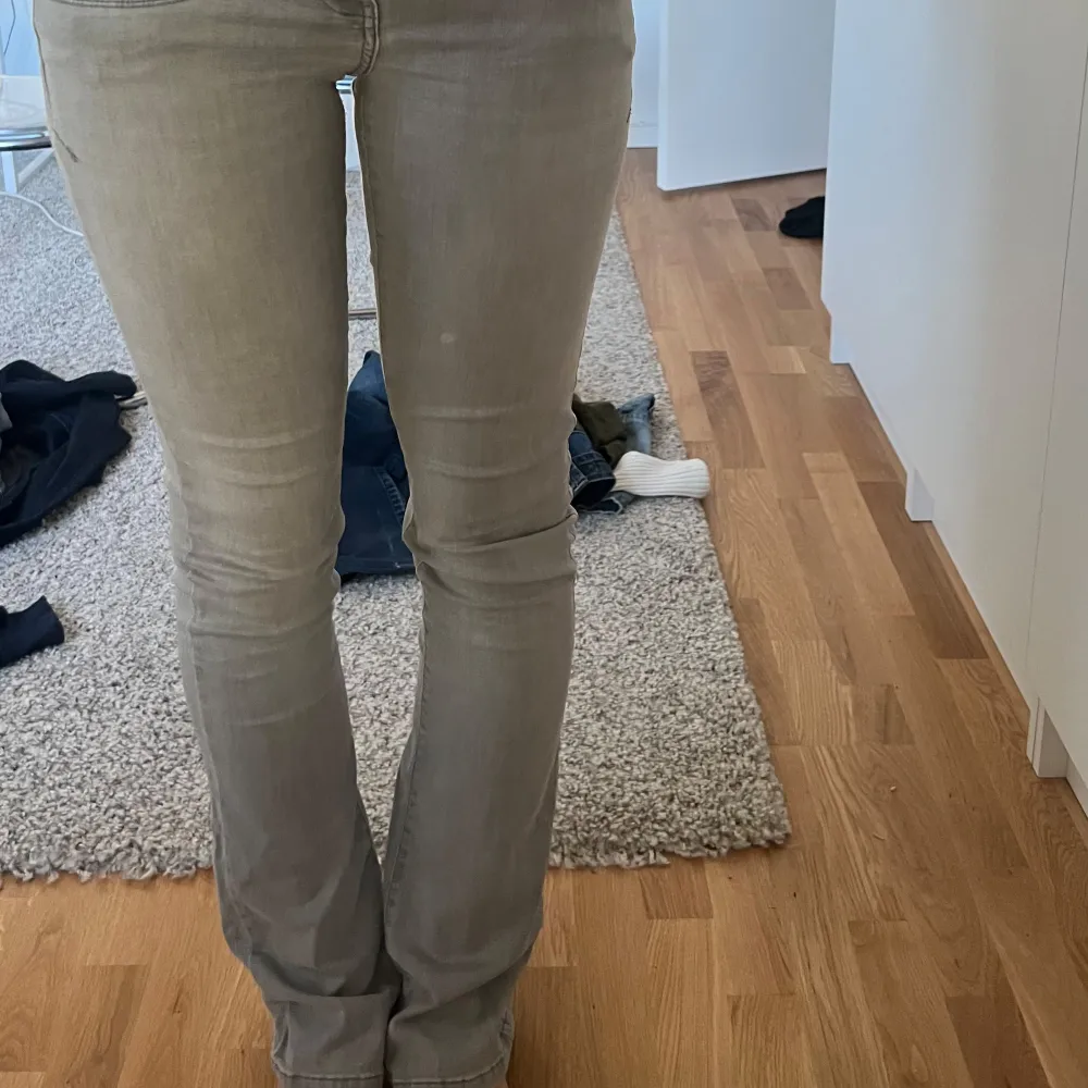 Säljer dessa LTB jeans som var så eftertraktade förut. Sjukt sköna. Jag är 175 och brukar ha s/m i storlek som referens.. Jeans & Byxor.