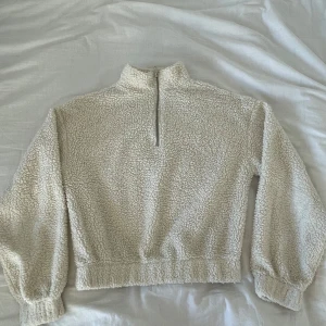 Lurvig tjocktröja - Lurvig tjocktröja med dragkedja