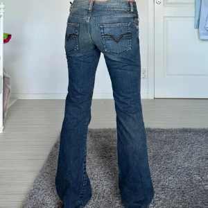 Diesel jeans - Midjemått: 36 cm rakt över. Innerbenslängd: 82cm. Lapp kvar- de passade inte mig💞(lånade bilder) 