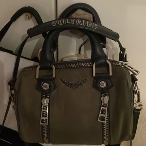 Intressekoll på denna super snygga zadig väska  - Den är i ganska bra skick och mini version, skulle vilja byta mot en moncler cardigan  Den är grå/blå💓