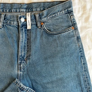 Weekday Galaxy - jeans - Fina jeans från Weekday i modellen Galaxy! Byxorna är i bra skick.  Kontakta mig för fler bilder eller frågor!⭐️