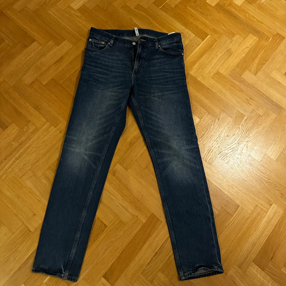 Jeans från weekday i modellen SUNDAY  stl 30/30 Knappt använda . Jeans & Byxor.