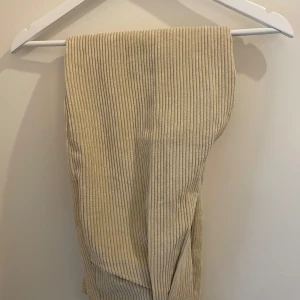 Manchesterbyxa - Fin manchesterbyxa från Gina Tricot i bra skick!