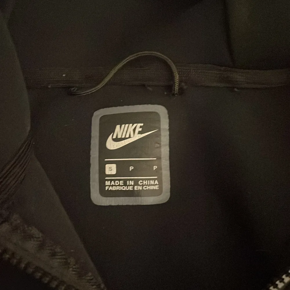 Nike tech svart . Hoodies.