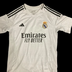 Real madrid  - Real madrid tröja 24/25 de ba höra av er om ni vill ha fler bilder 
