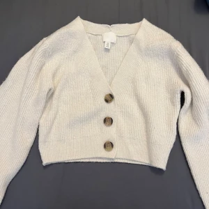 Vit kofta - Super söt vit kofta ifrån h&m 🥰