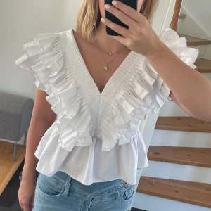 Volangtopp - Såå himla fin volangtopp från zara😍😍