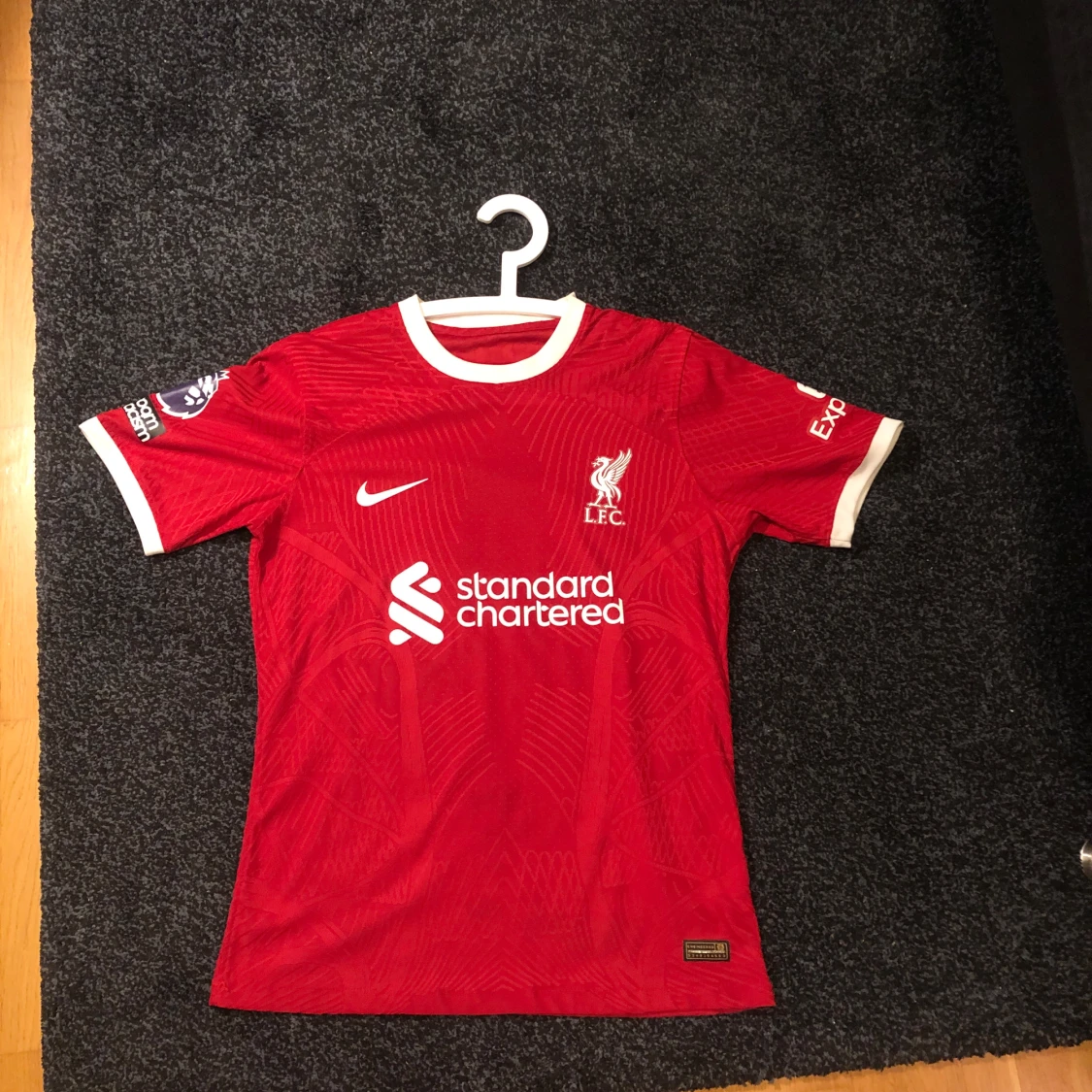 Röd Liverpool FC fotbollströja