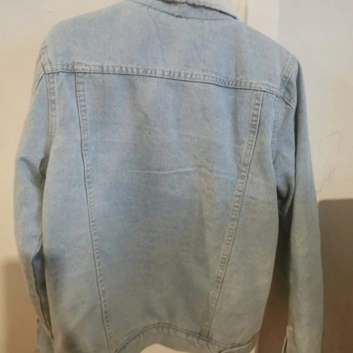 Ljusblå jeansjacka med teddyfoder - 90