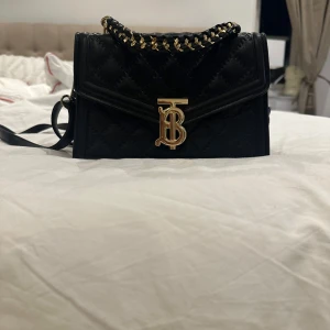 Väska - Burberry väska!