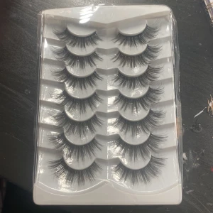 Lösögonfransar  - Ett par stycken lösögonfransar som är passande för en vacker look 👌🥰