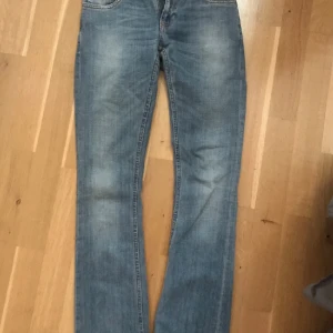 Lågmidjade jeans - Fina Nudie jeans med lågmidjade helt perfekt skick!🤗🥰