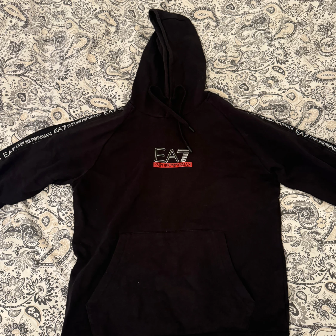 Svart hoodie från Emporio Armani